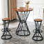 Ensemble de bar de style industriel avec plateau en grain de bois de noyer-178073699