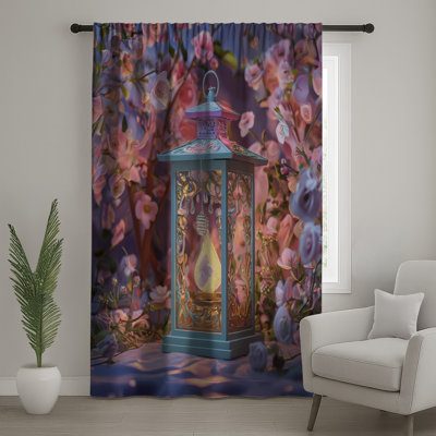 Lanterne florale avec rideaux en fleurs