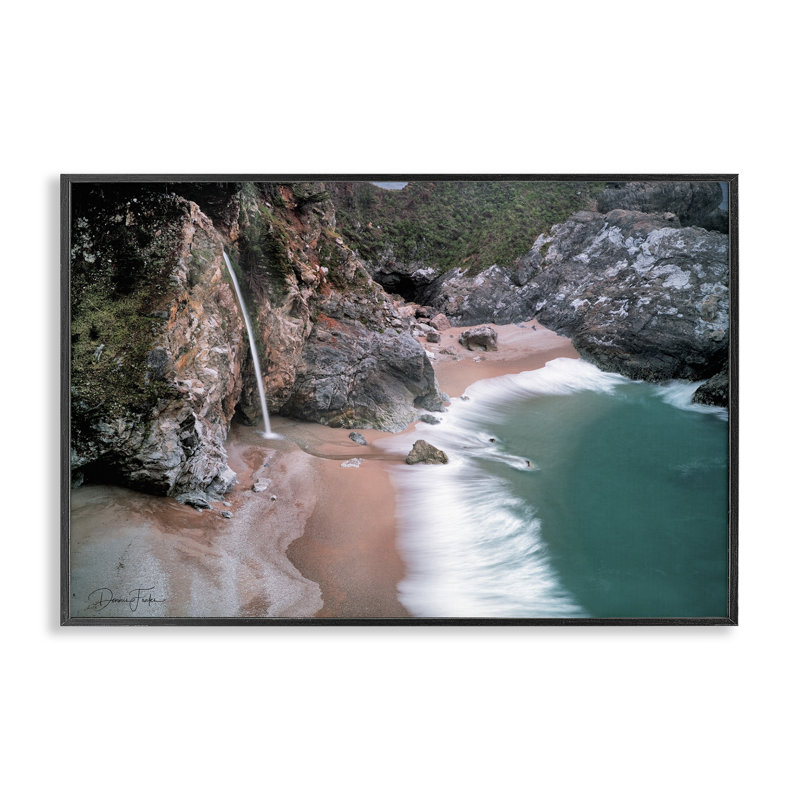 «Tropical Waterfall Cliff», art de la giclée encadrée par Dennis Frates, Giclée encadrée noir minuit, H 16 po x l 24 po