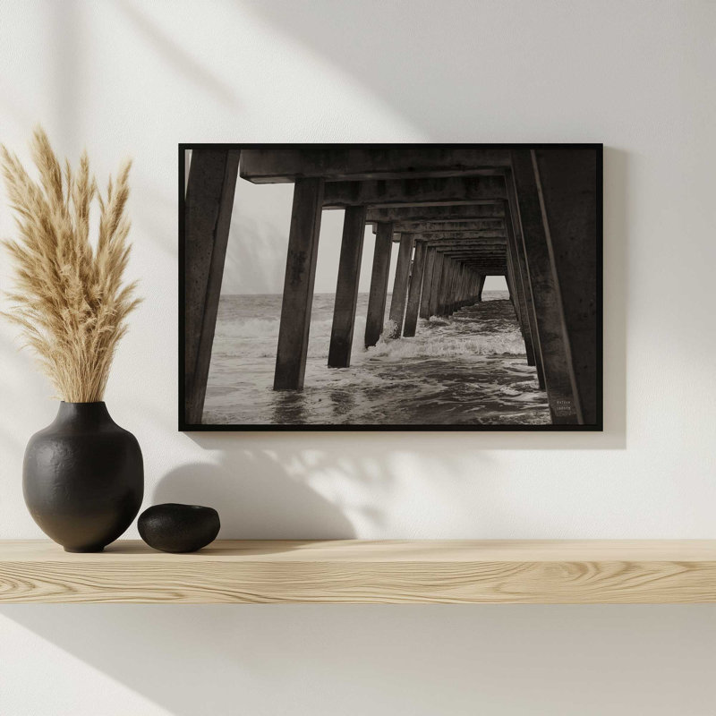 «Pier Angles I» par Nathan Larson, reproduction d'art, H 12 po x l 18 po, Noir