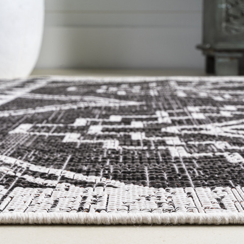 Senza Diamond Tribal Medallion Black/Ivory Indoor/Outdoor Rug, Runner 2'2" x 8'