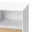 Armoire de chevet classique blanche avec un tiroir, des pieds courts en pin et un compartiment de rangement, une table de bout à assembler à la chambre à coucher avec un casier caché et un mobilier moderne