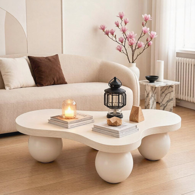 Table basse moderne et originale de 117 cm (46 po), table basse en bois de forme irrégulière et abstraite avec pattes en boule, idéale pour le salon, la chambre, l'appartement ou le séjour. Blanche.