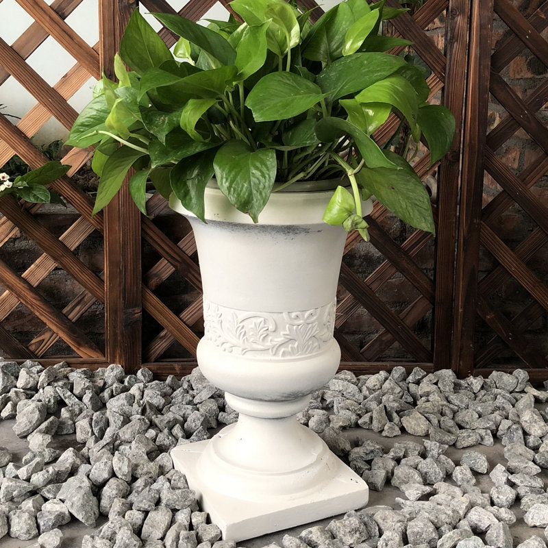 Pot à fleurs Broseley Urn, H 17 po x l 10 po x P 10 po, Blanc