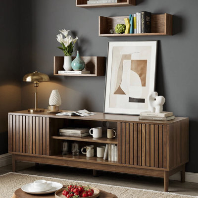 Meuble télé 55 po Mid-Century pour téléviseurs de 55/65 po | Console média en chêne avec portes à lattes, rangement, gestion des câbles | Meuble audio-vidéo pour le salon ou la chambre à coucher