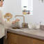 Égouttoir à vaisselle compact de couleur beige SinkSide de Brabantia-128535075