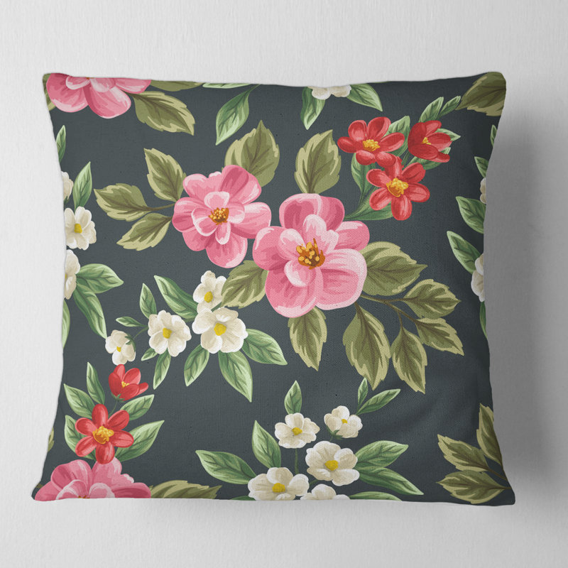 Fleurs sauvages rétro roses et rouges II - coussin traditionnel imprimé, 16" x 16"