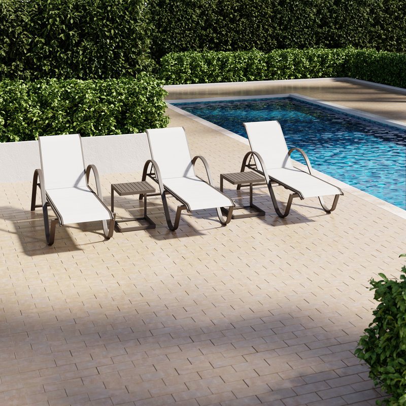 Chaise longue d'extérieur en métal avec table Lanai, Cadre argenté / siège blanc