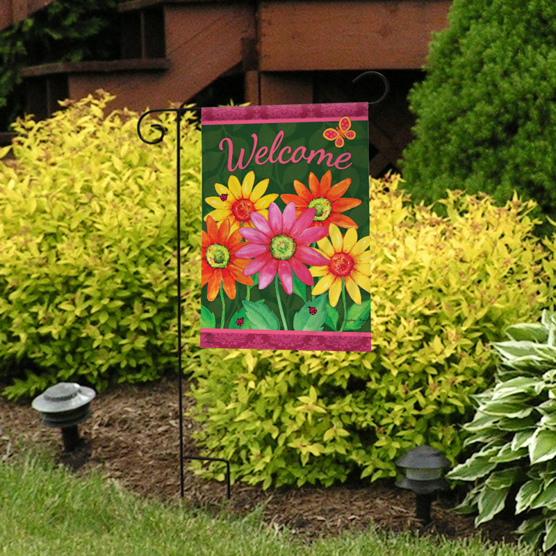 Welcome Daisies Spring Garden Flag