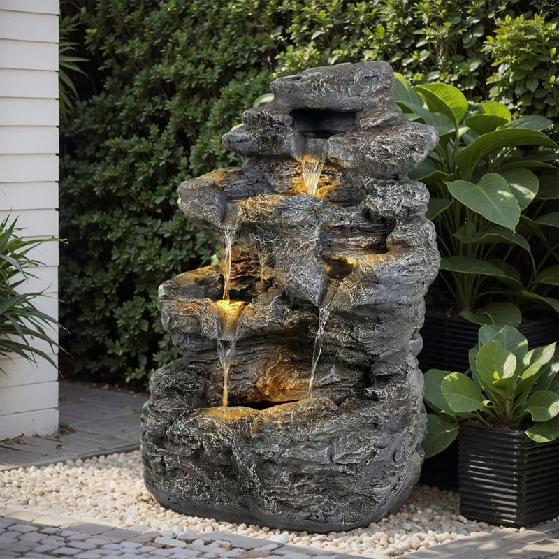 Fontaine haute en béton à 5 niveaux