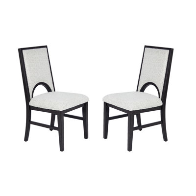 Chaise à découpes arquée en tissu blanc