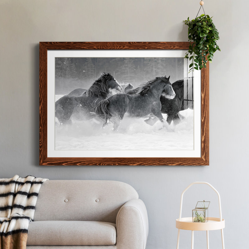 Winter Roundup I - Photographie avec cadre, H 31,5 po x l 23,5 po x P 1,5 po, Papier encadré érable