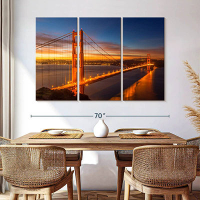 Lilie s'allume le long du Golden Gate Bridge