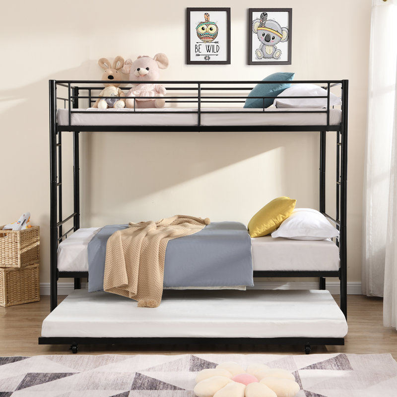 Lit superposé simple au-dessus d'un lit simple en métal avec lit gigogne