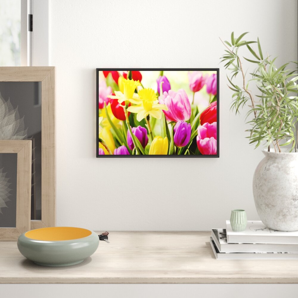 Gerahmtes Wandbild Osterglocken und Tulpen