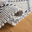 Tapis géométrique fait à la main Dessiree ivoire / bleu marine-714334242