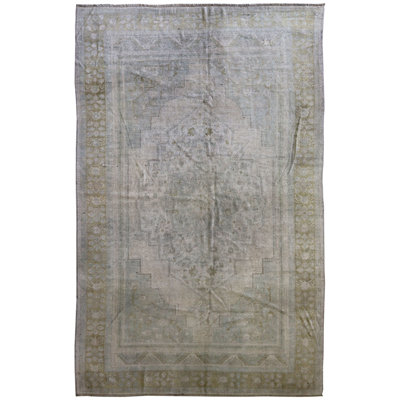 Tapis unique beige / céladon 7 pi 3 po x 12 pi Taspinaire 1950