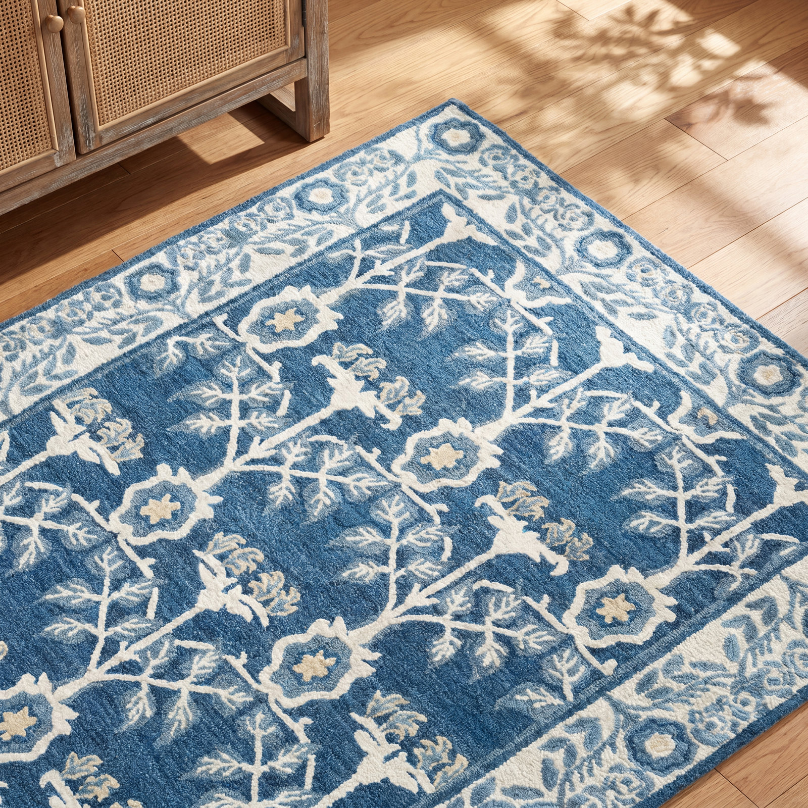Navy Ivory Hand-Tufted Floral Wool Rug, Rectangle 4' x 6'