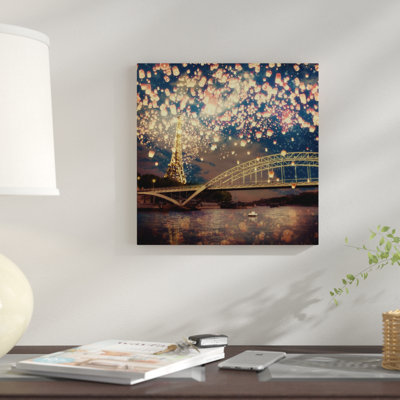 «Love Wish Lanterns Over Paris», impression sur toile