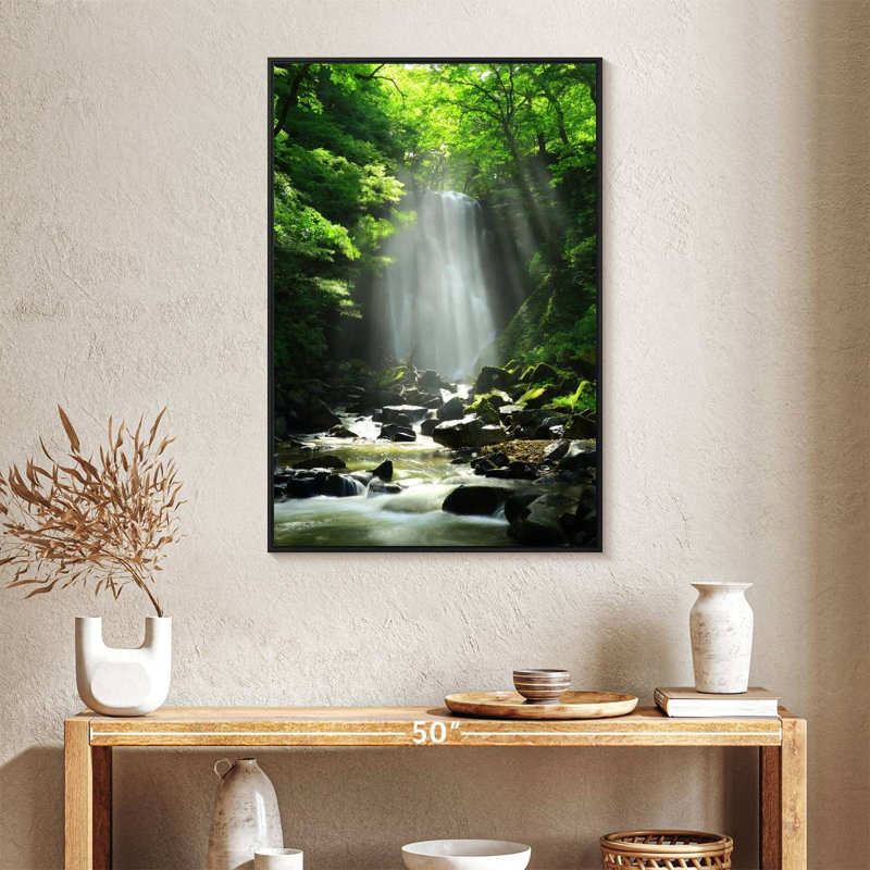 Cascade Kameda ensoleillée, 25 po x 37 po, Cadre flottant noir