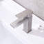 Robinet pour salle de bain à poignée simple avec drain-110563496