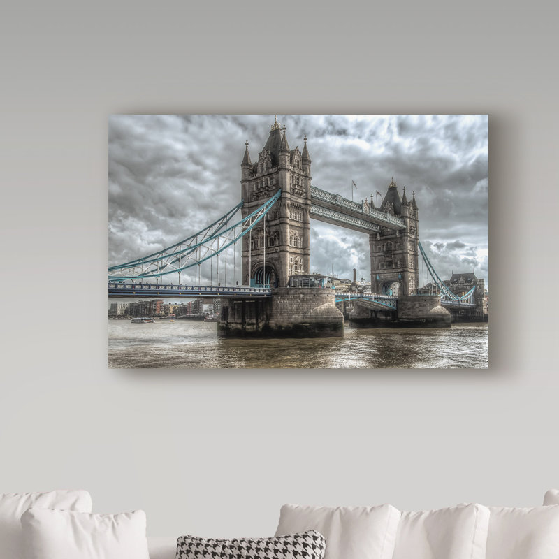 «Tower Bridge London» par Dyara, reproduction de photo sur toile tendue, H 22 po x l 32 po x P 2 po