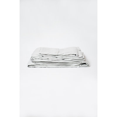 Ensemble de draps en microfibre 5 pièces pour lit Queen divisé, couleur étain, hypoallergénique et rafraîchissant.