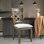 Ensemble de 2 chaises d'appoint rembourrées en lin beige avec dossier capitonné et pieds en bois massif, finition chêne