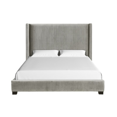 Élégant lit plateforme de style traditionnel