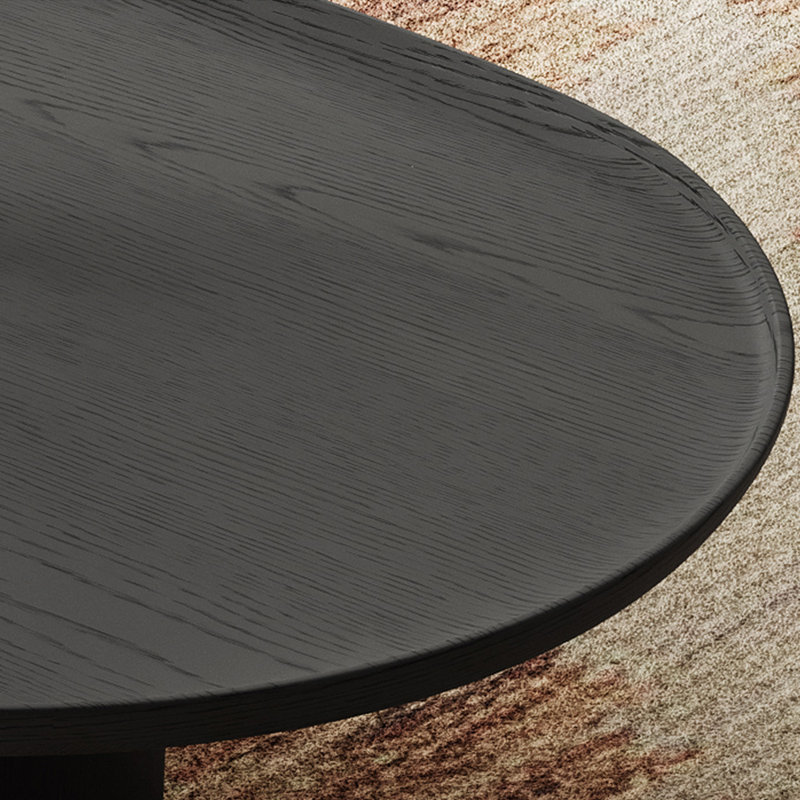 Table basse en bois de style italien.