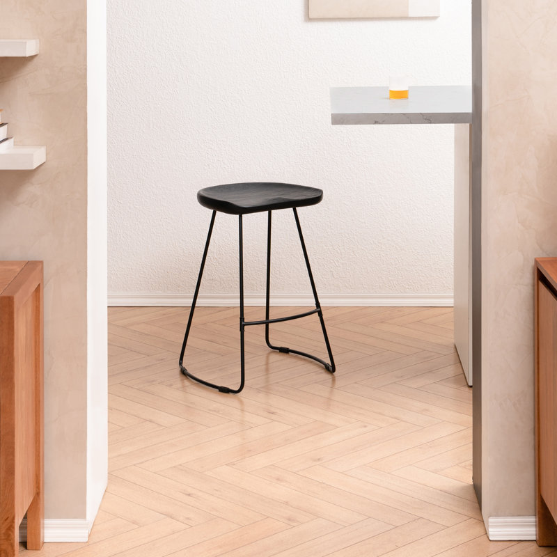Tabouret de bar en bois massif Alberts, Noir, Tabouret de comptoir (siège d'une hauteur de 26 p