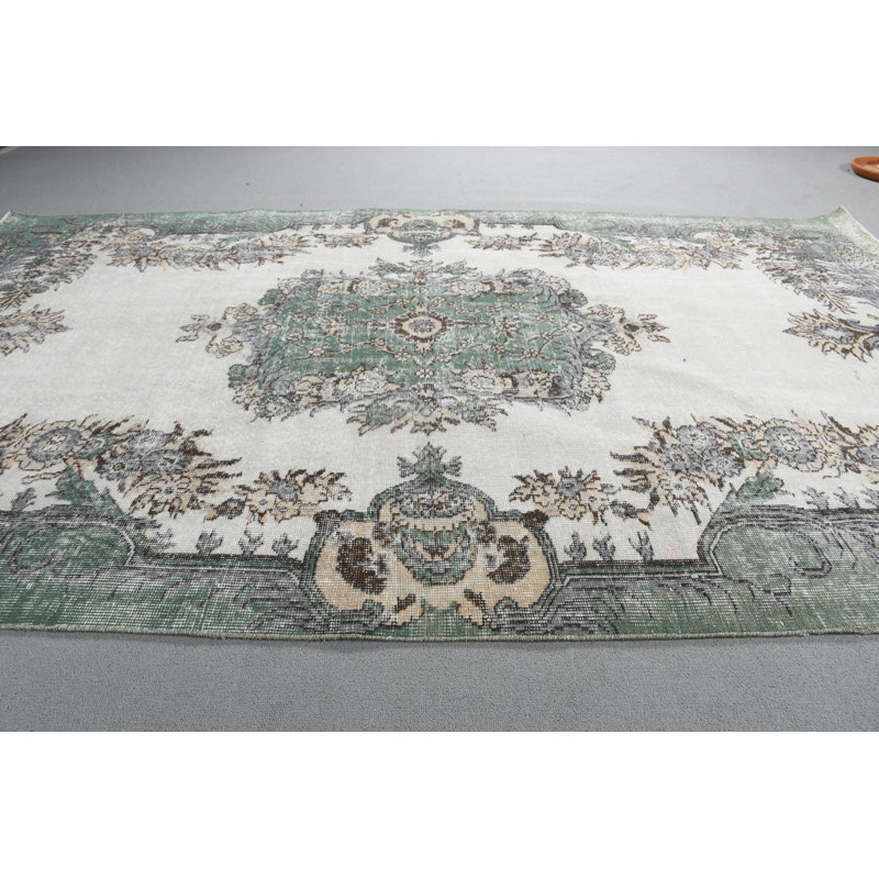 Grand tapis turc beige et ivoire pour la décoration de chambre à coucher avec un design tissé à plat et des motifs anatoliens classiques