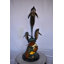 Statue bronze bronze nageant à côté d'une tortue de mer, 17 po x 15 po x H 38 po.