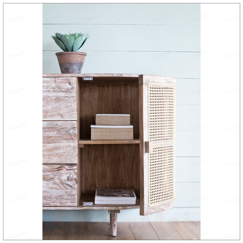 Élégante console de télévision avec portes en canne, matériaux mixtes et amplement de rangement pour les salons modernes