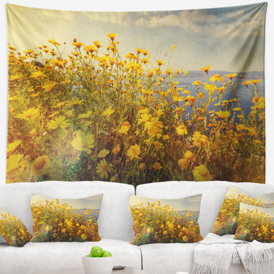 Tapisserie florale de fleurs jaunes sauvages