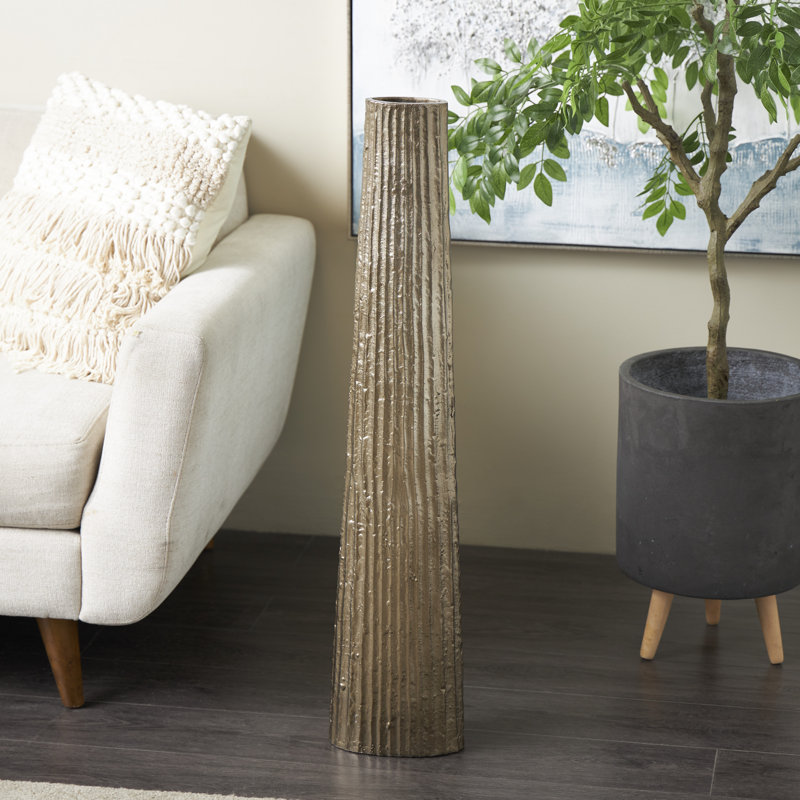 Vase en métal plat en aluminium avec crêtes texturées Jennalyn, H 35,5 po x l 7,5 po x P 4 po