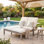 Méridienne double d'extérieur avec dossier réglable à 5 positions pour chaque siège, chaise longue de patio en bois d'acacia avec coussins pour le bord de la piscine, le jardin