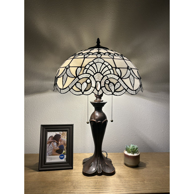 Lampe de table Haruko Tiffany Vitrail de style baroque avec ampoules DEL lavande incluses l 16 pi x P 16 po x H 24 po, Blanc