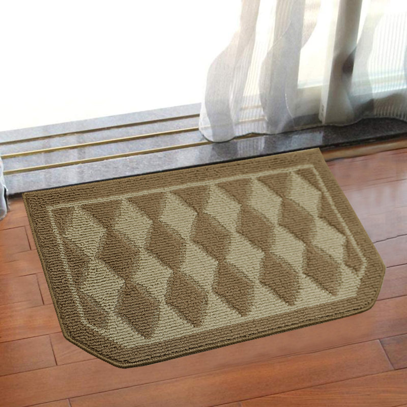 Tapis de cuisine anti-dérapant Mcabee, Demi-cercle 1 pi 6 po x 2 pi 6 po, Brun
