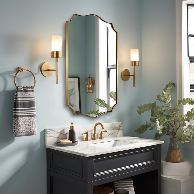 Miroir de salle de bain Anayalee Cadre en acier inoxydable, Or brossé, 40 po x 24 po
