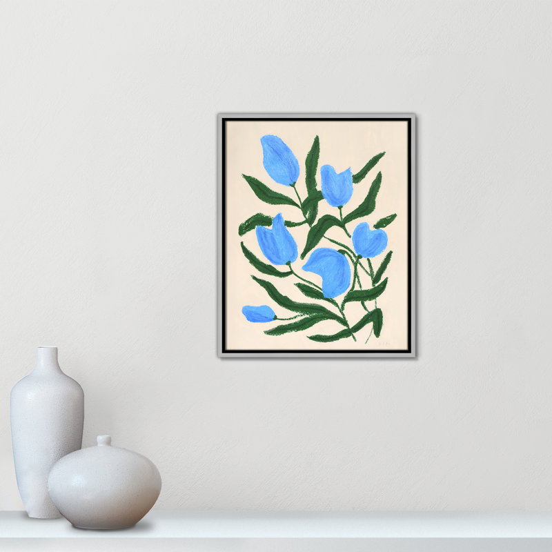 «Colette Blue Tulips Print» par Camilla Bergqvist, H 21,5 po x l 17,5 po, Argent argent