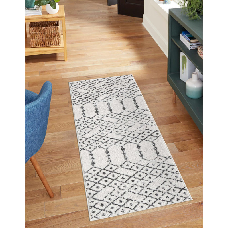 Isaiu Geometric Indoor Rug, Runner 2' x 6'