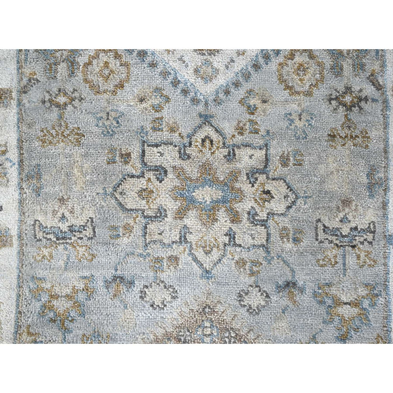 Tapis oriental gris clair 2 pi 6 po x 18 pi Karajeh et motif géométrique en laine naturelle noué à la main