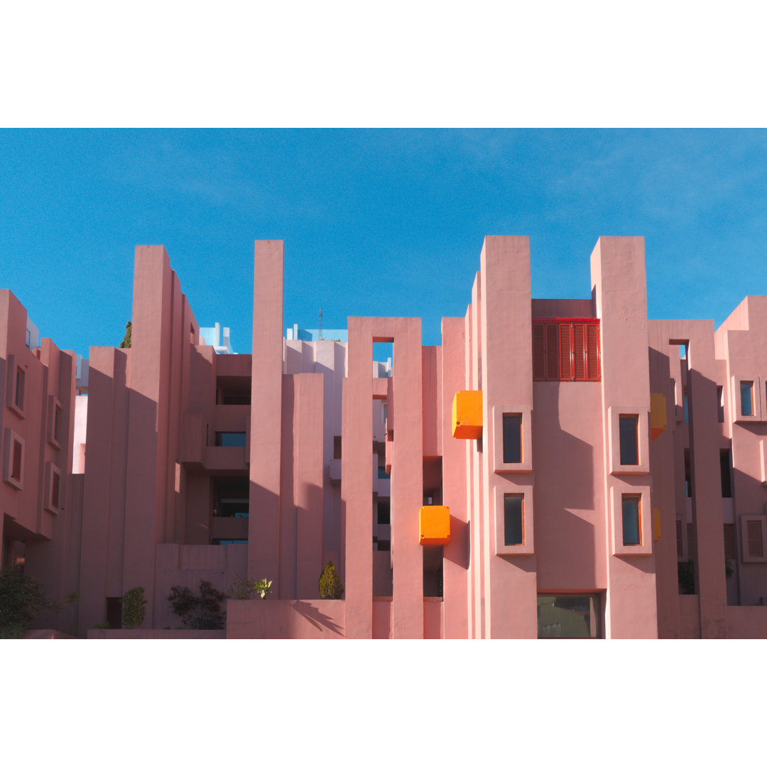 La Muralla Roja Leinwandbild