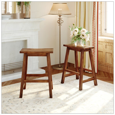 2 tabourets de comptoir en bois