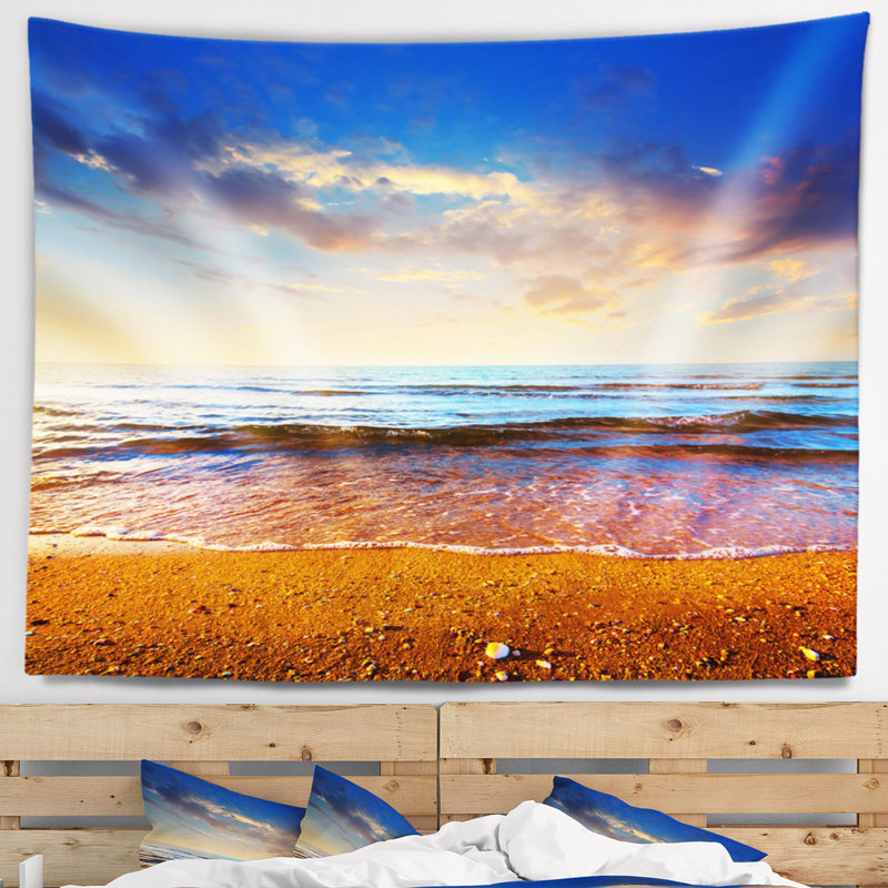 Plage, ciel nuageux et tapisserie côtière vibrante, H 32 po x l 39 po