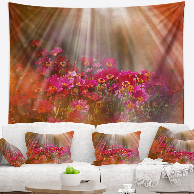Tapisserie soleil levant sur petites fleurs rouges, H 78 po x l 92 po