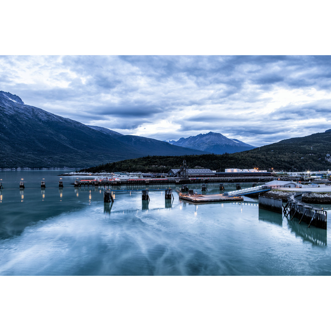 Der Hafen von Skagway bei Sonnenaufgang - Leinwandbild