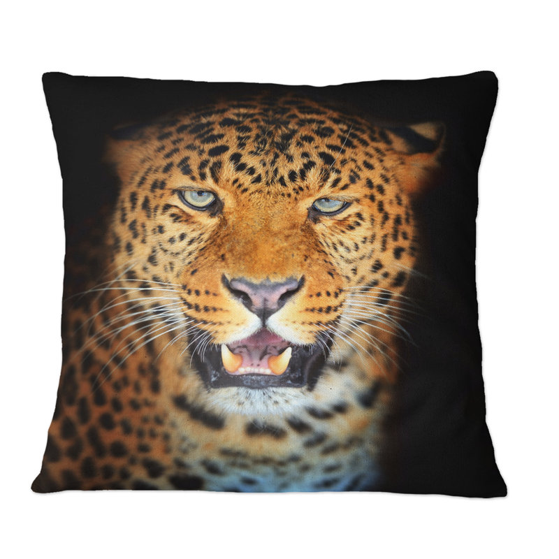 Portrait of a Leopard X - Coussin décoratif à imprimé traditionnel, 16 po x 16 po