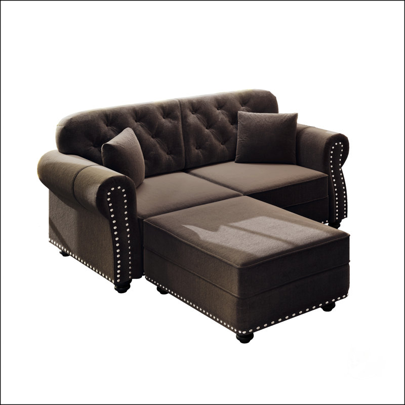 Canapé Chesterfield de style Mid-Century moderne avec revêtement en velours, garniture cloutée et accoudoirs roulés, comprend 2 coussins, brun